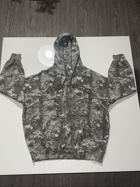 Yellowstone Series Women's Camo Yellowstone Graphic Pullover Sweatshirt Size S